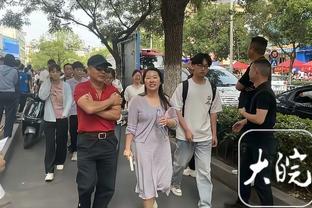 见过这样的防守吗？内斯塔一口气把球吹出了界！